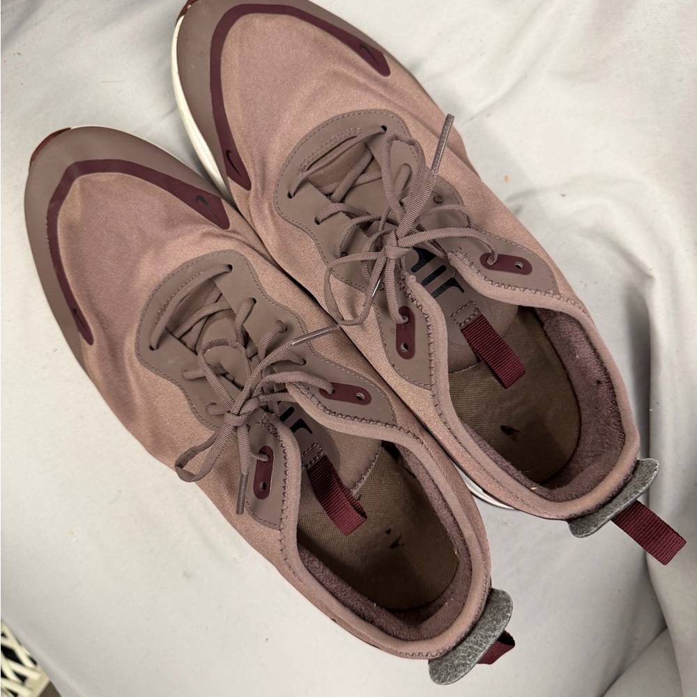 Nike Women's Sneakers in Mauve and Burgundy